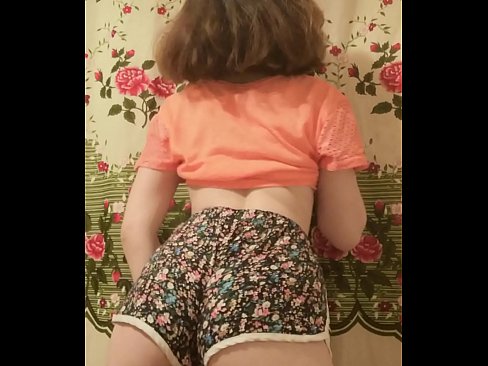 ❤️ Seksīga jauna skaistule izģērbjas no šortiem kamerā ❤️ Seks video pie mums ❌️