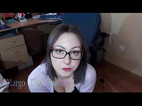 ❤️ Seksīga meitene ar brillēm sūc dildo dziļi kamerā ❤️ Seks video pie mums ❌️